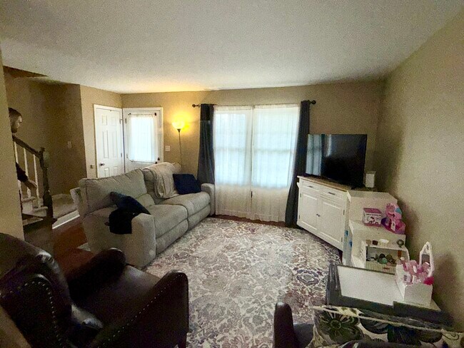 Sala de estar - 203 Columbia Cmn