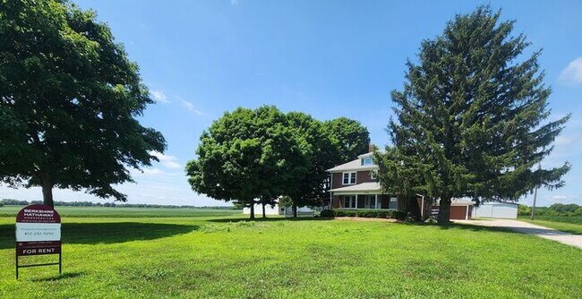 Building Photo - Brick Farm House North of Terre Haute