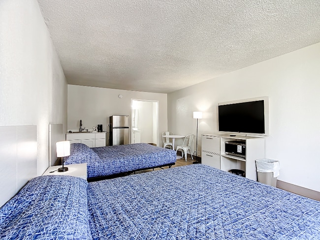 Foto del edificio - 4645 N Socrum Loop Rd