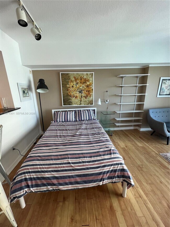 Foto del edificio - 335 S Biscayne Blvd