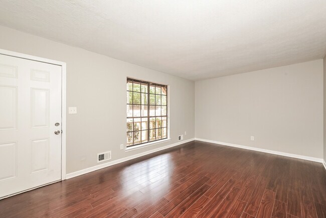 Foto del edificio - 6957 Cedar Hill Ct