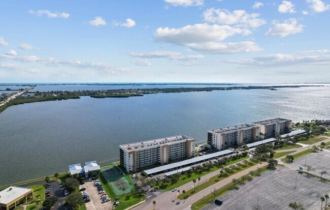 Foto del edificio - 200 S Sykes Creek Pkwy
