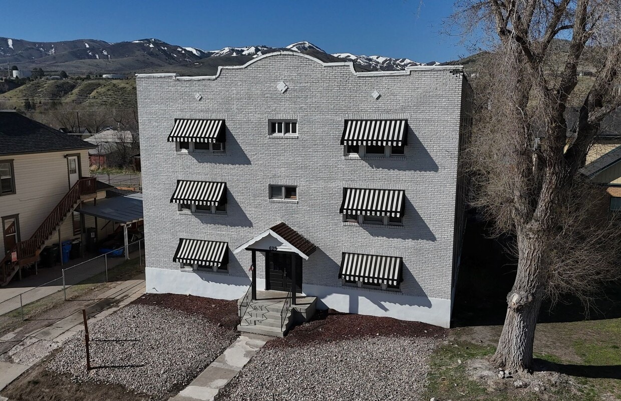 Primary Photo - 629 Main