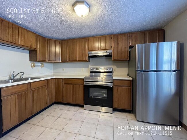 Building Photo - 600 E 1st St