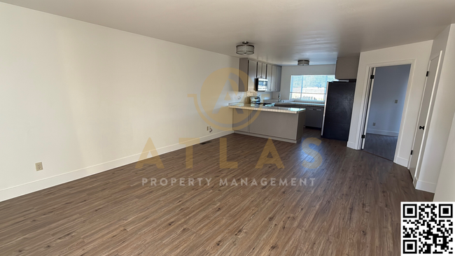 Building Photo - Recently Renovated 2 Bed, 2 Bath Apartment...