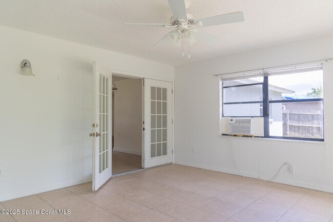 Foto del edificio - 2285 Dolphin Rd