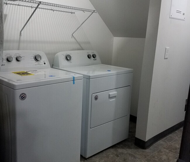 Foto del edificio - 528 Maple Brook Ct