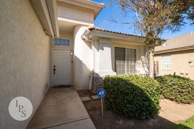 Building Photo - North West Fresno Home, 3BR/2BA, Built 199...