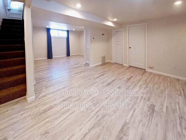 Photo - 930.5 N Institute St Apartment