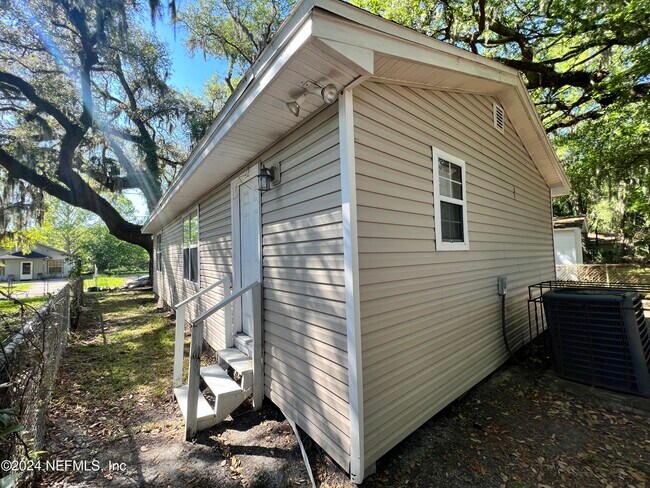 Building Photo - 361 Broward St
