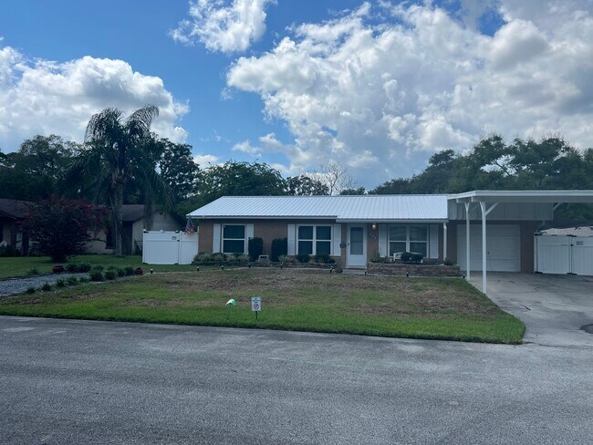 Foto del edificio - 650 W Blue Lake Ter