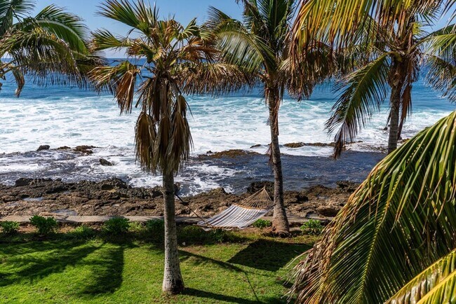 Foto del edificio - Furnished Luxury Ocean Front Estate in Waianae with Old Hawaii rural setting- 3 Bedrooms x 3 Bath...