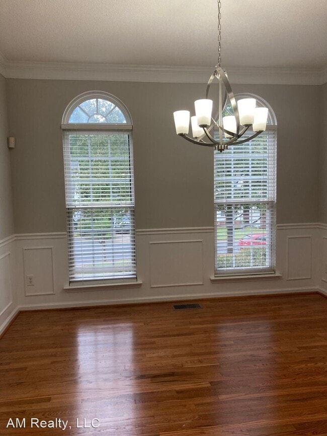 Building Photo - 4 br, 2.5 bath House - 3705 Bentley Place