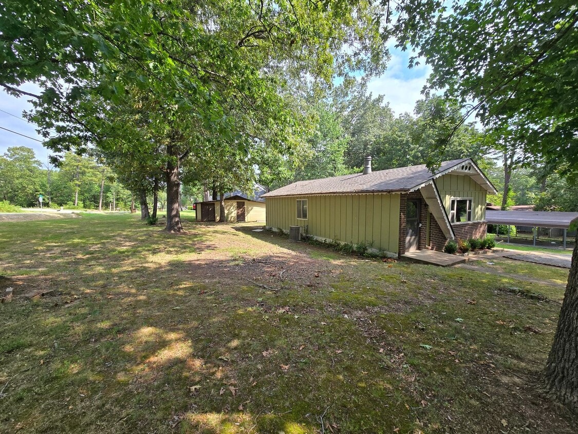 Building Photo - 3/2 Home in Batesville City Limits