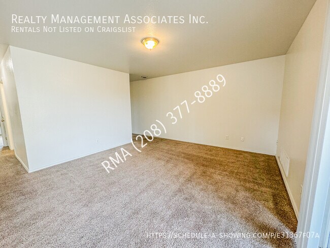 Building Photo - Quality 3 Bedroom Apartment Near Downtown ...