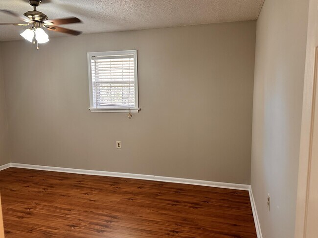 Foto del edificio - 406 Rutland Rd