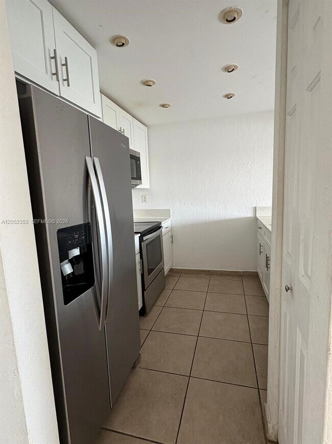 Foto del edificio - 600 NE 36th St