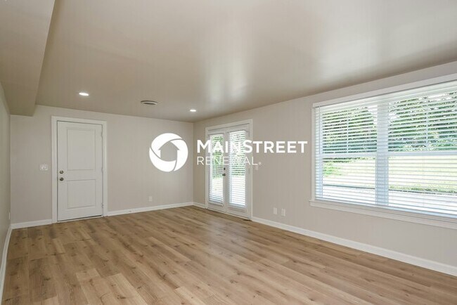 Photo - 4 Bedroom Pet-Friendly Home in OLD HICKORY, TN with Main Street Renewal