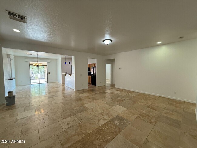 Foto del edificio - 7024 W Alta Vista Rd