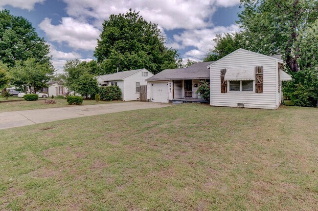 Building Photo - Beautiful 2 Bedroom 1 Bathroom Home