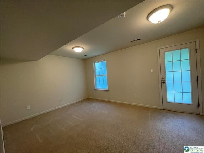 Building Photo - 1058 Sparrow Way