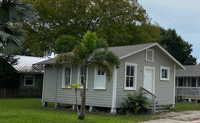 Building Photo - 2212 32nd Ave E