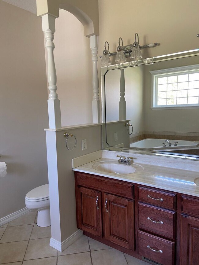 Foto del edificio - Beautiful Custom 3 bedroom, 2.5 bath home for lease in Poplar Bluff