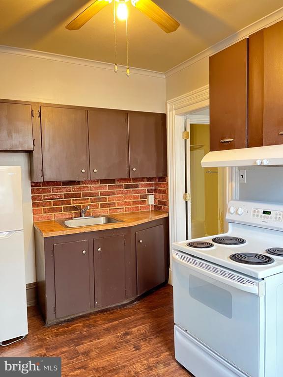 Building Photo - 79 N Evans St