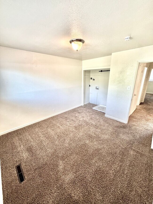 Building Photo - 2564 S 700 E