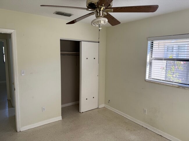 Foto del edificio - 515 E Miller St