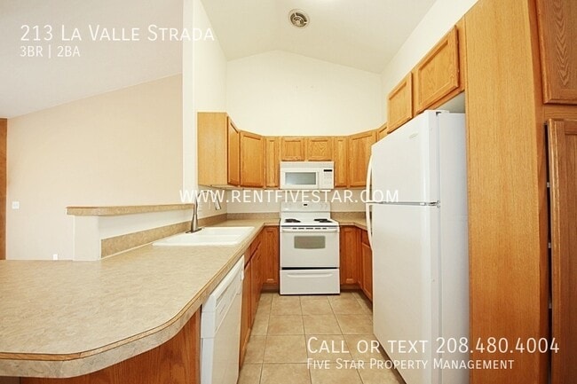 Building Photo - 213 La Valle Strada