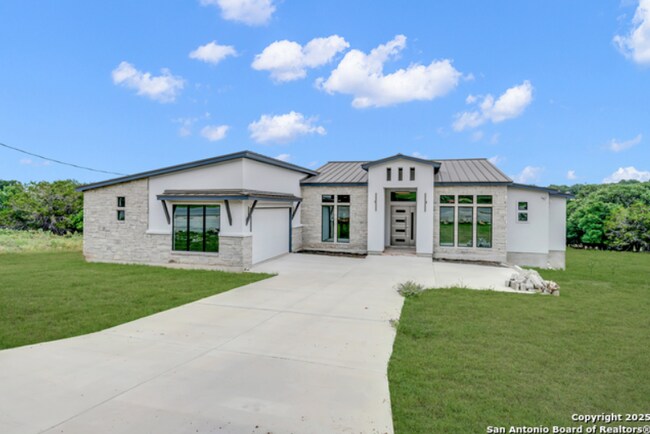Foto del edificio - 6846 Spring Branch Rd