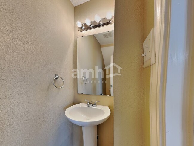Foto del edificio - 8340 Abbey Dell Dr