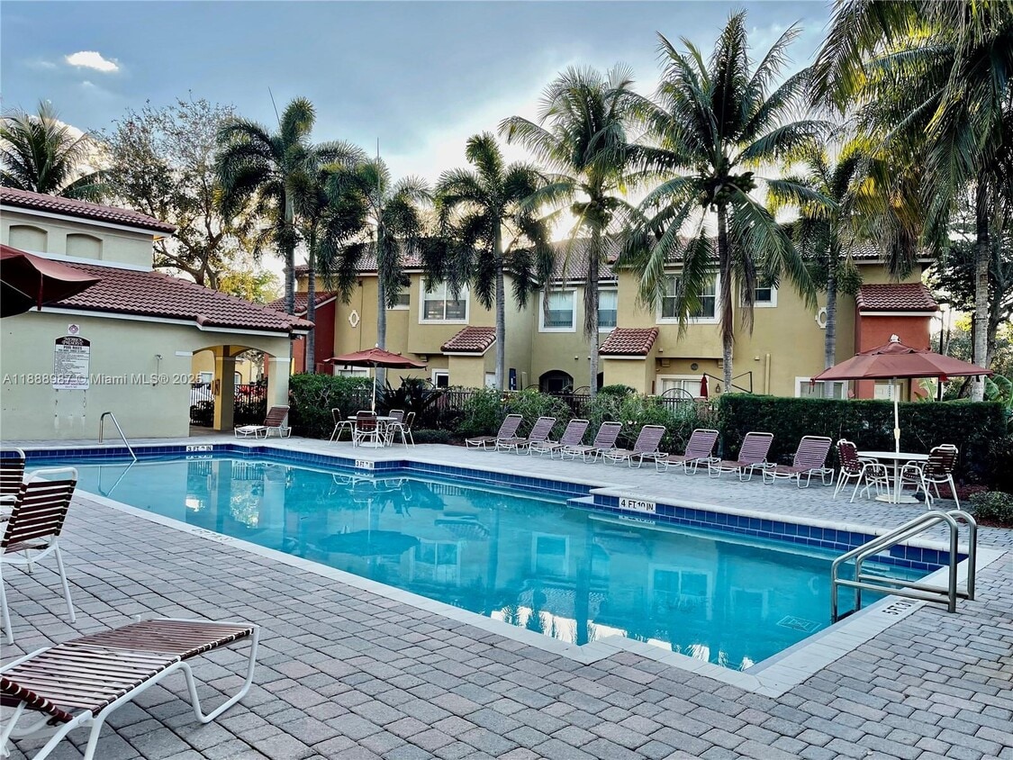 Foto del edificio - 3503 Merrick Ln