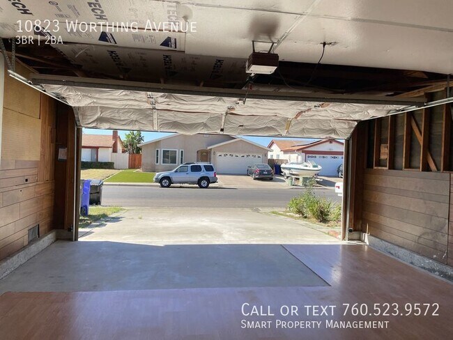 Building Photo - Single story 3 Bedroom 2 bathroom 2 car ga...