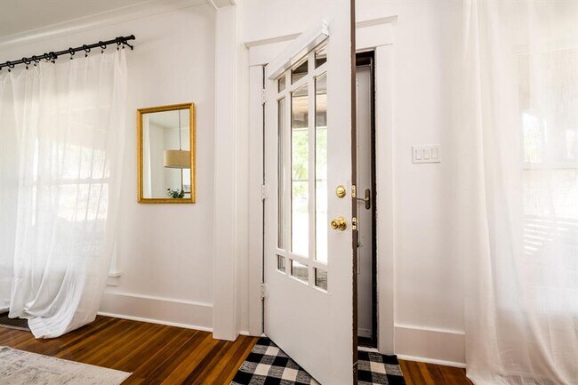 Foto del edificio - Charming 2 Bedroom