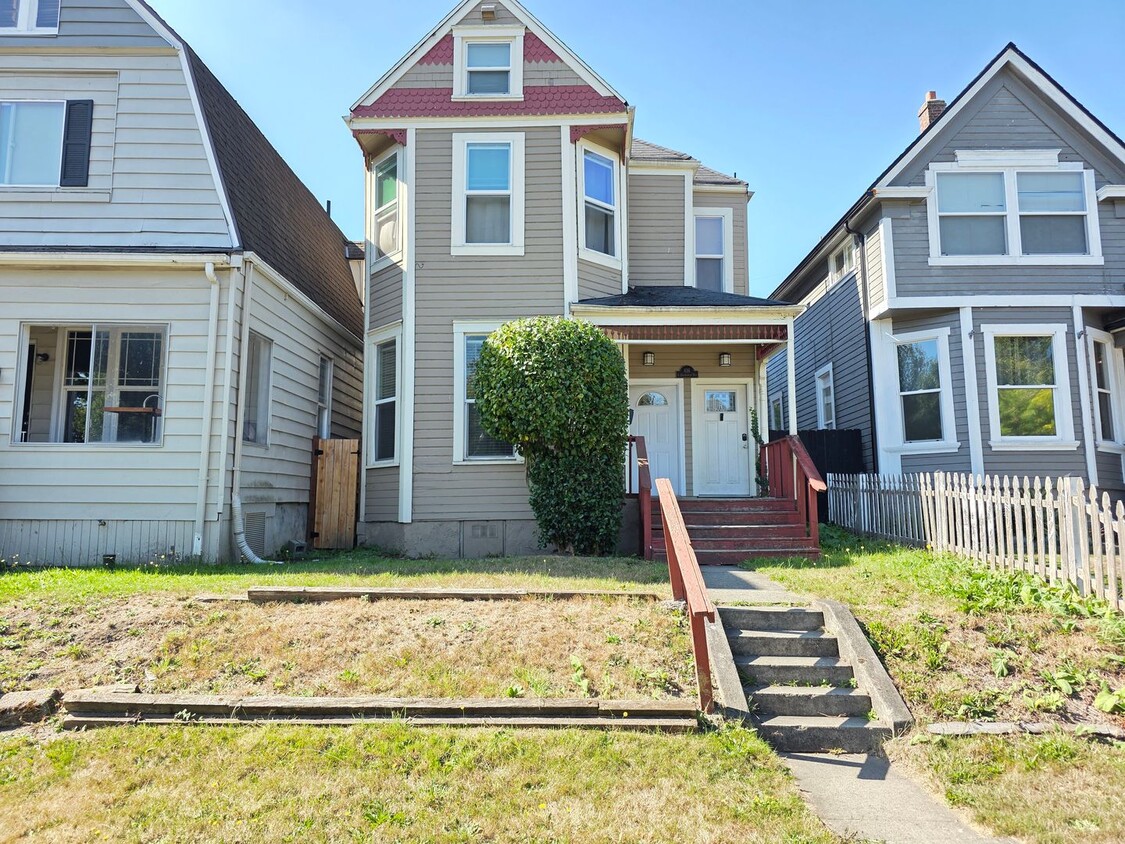 Primary Photo - 616 S Ainsworth Ave