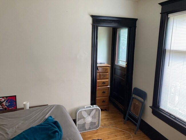 Foto del edificio - 621-25 E. Locust St.