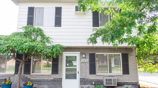 Foto del edificio - Century Square Townhomes