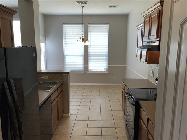 Building Photo - 432 Lone Oak Drive