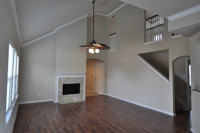 Building Photo - 5823 Ridgebluff Ln