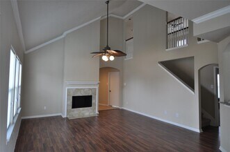 Building Photo - 5823 Ridgebluff Ln