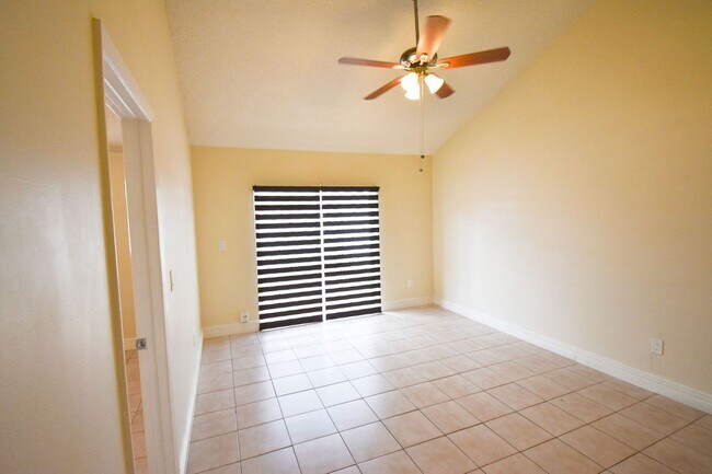 Building Photo - 11520 NW 89th Ave