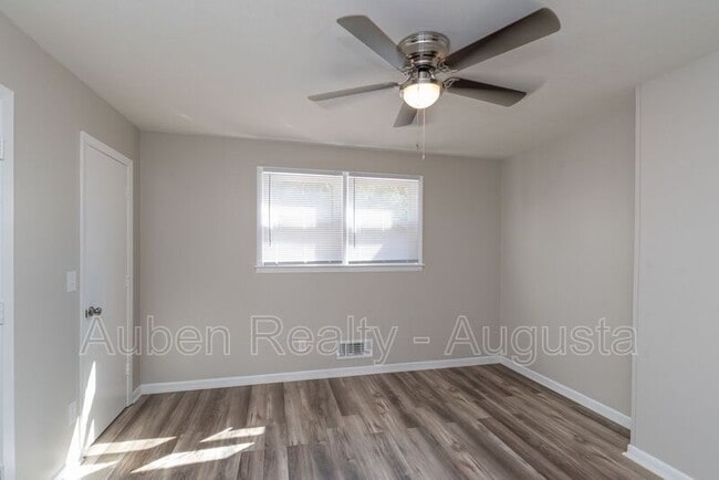 Foto del edificio - 1602 Johns Rd