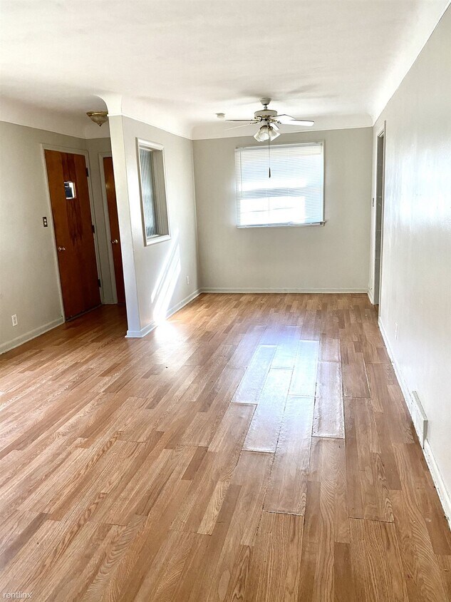 Foto del edificio - 4 br, 1 bath House - 3018 Menominee Ave