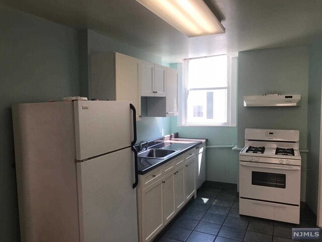 Foto del edificio - 82 Edgewater Pl