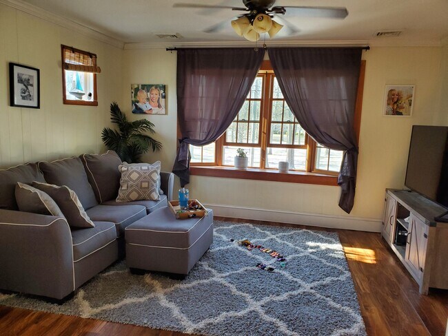 Foto del edificio - 300 1/2 Davis Ave.