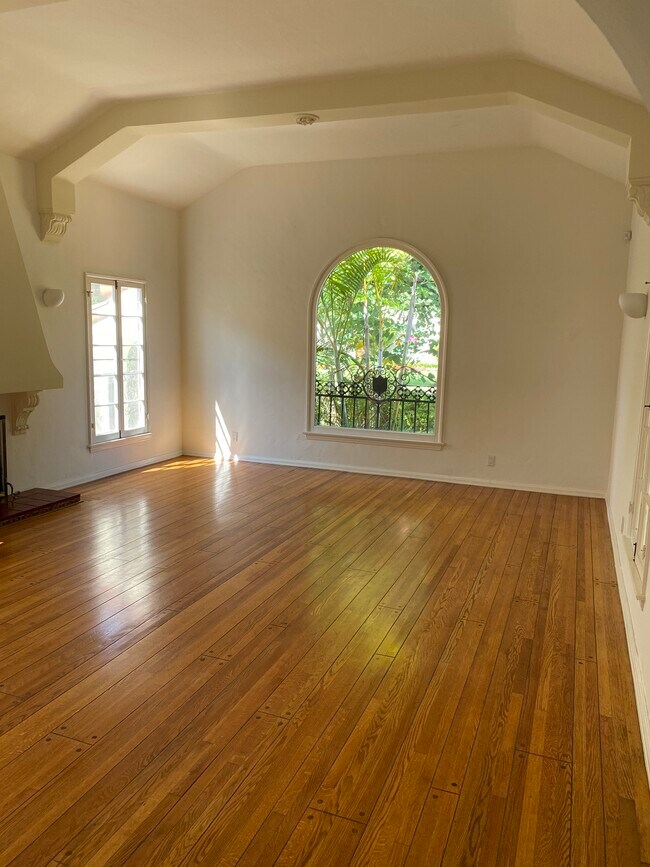 living room - 208 S Swall Dr