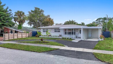 Building Photo - 3160 SW 20th Ct