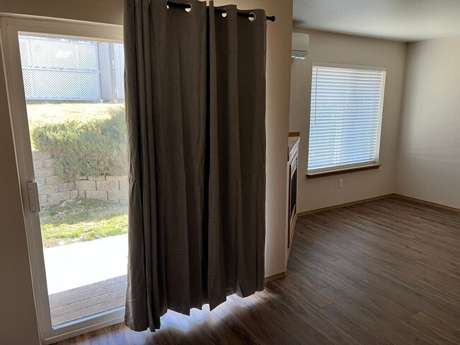 Foto del edificio - 5473 Glenridge Way